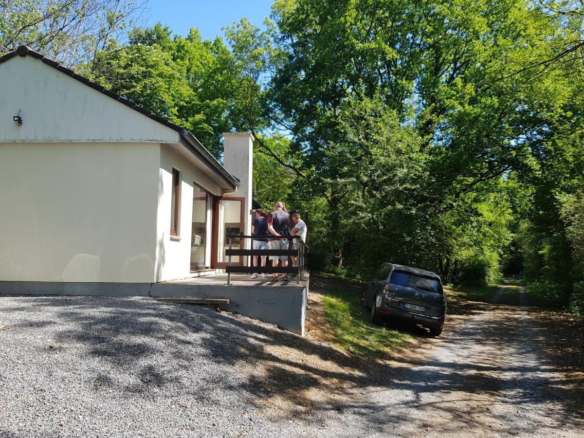 Mooie Bungalow In De Prachtige Natuur Hastiere-par-dela Exterior foto